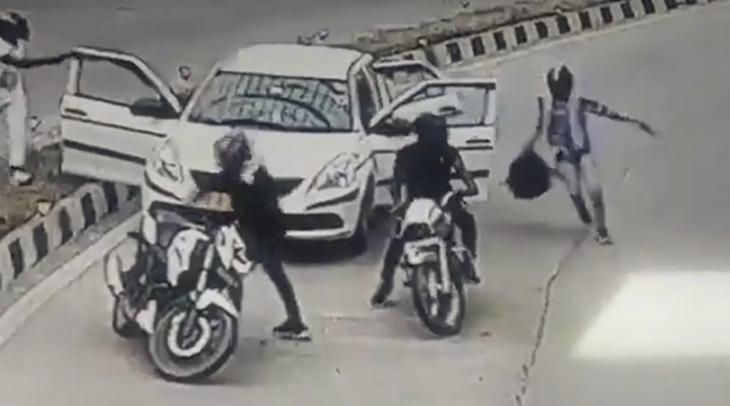 Four bike-born men are Captures on CCTV Intercepting Car Inside Pragati Maidan Tunnel, Robbing Occupants