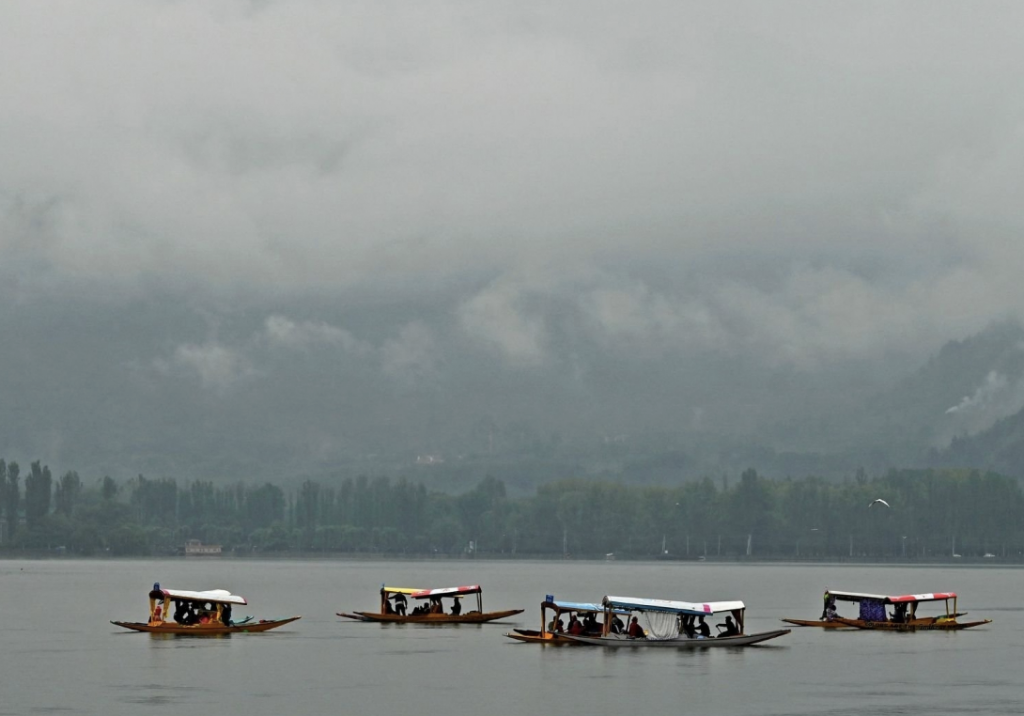 Night Temp fall As Rains Lash Parts Of J&K