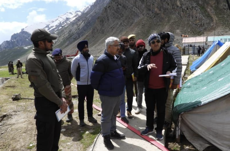 CEO SASB visits Neelgrath helipad, Sheshnag Camp, Holy Cave, inspects arrangements