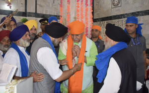 LG Sinha pays obeisance at Gurudwara Chatti Padshahi, Sri Shadimarg Sahib