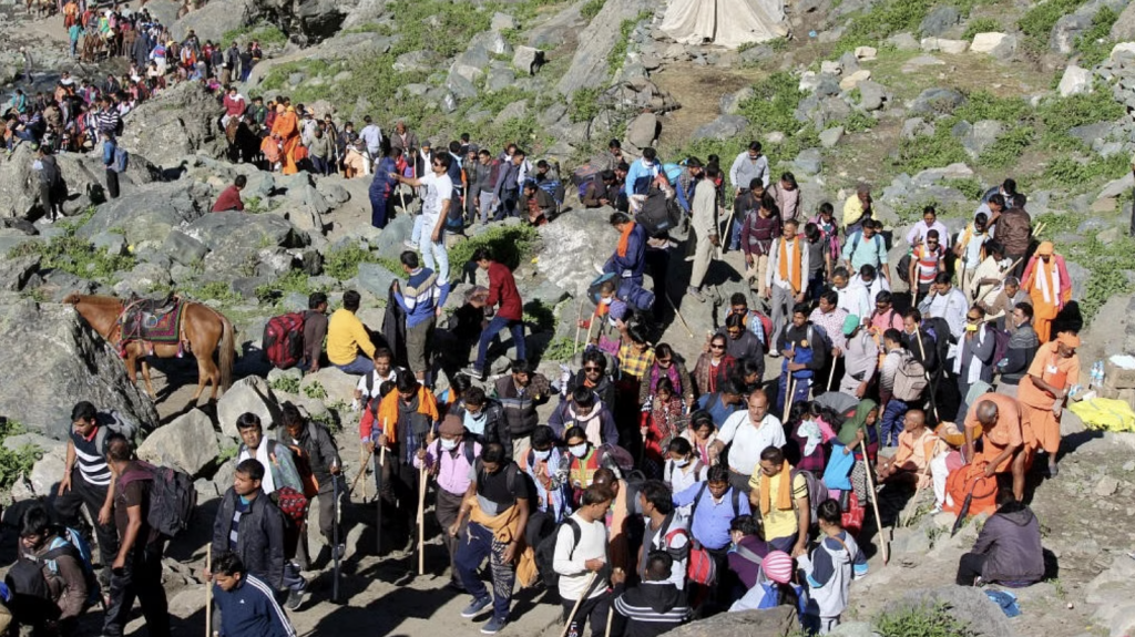 More than 7,000 pilgrims leave Jammu base camp for Amarnath Yatra