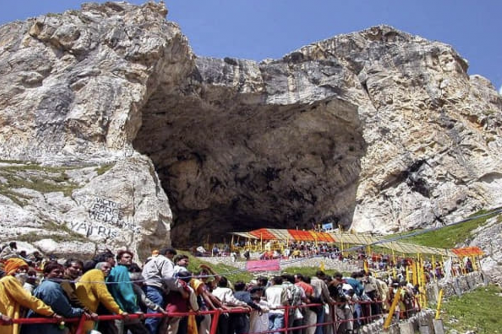 Fresh Batch Of Pilgrims Leaves From Srinagar For Amarnath Yatra