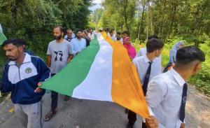 As part of the celebrations for Independence Day, participants in a demonstration in the Anantnag region of Jammu and Kashmir hoisted a gigantic 400-meter tricolour.