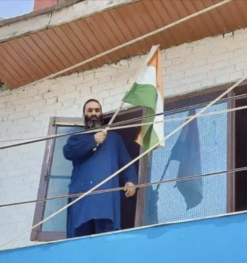 Family of Hizbul terrorist hoists national flag in Kishtwar