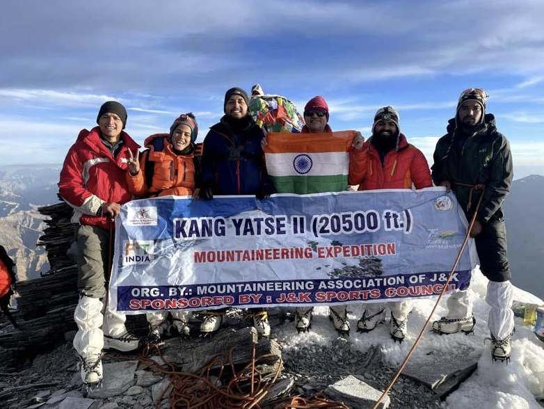 Expedition team Summit Kang Yatse peak