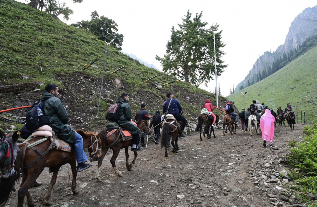 843 pilgrims departs from Jammu Base Camp for the Amarnath Yatra