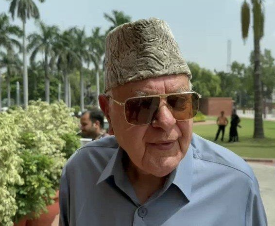 Farooq asks if Govt can remove names of Sheikh Abdullah, Nehru, Mahatma Gandhi from history