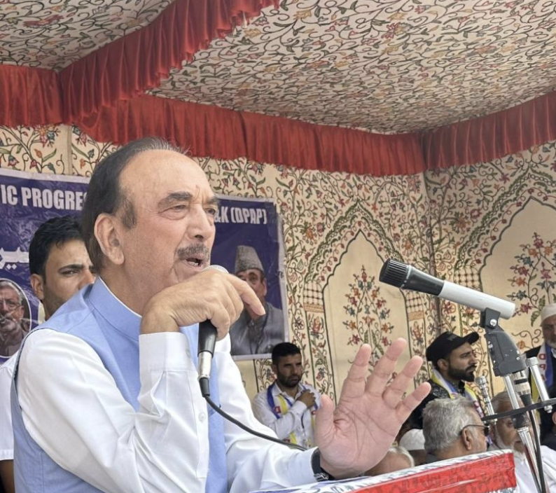 Azad promises ‘Khushaal J&K’ if voted to power