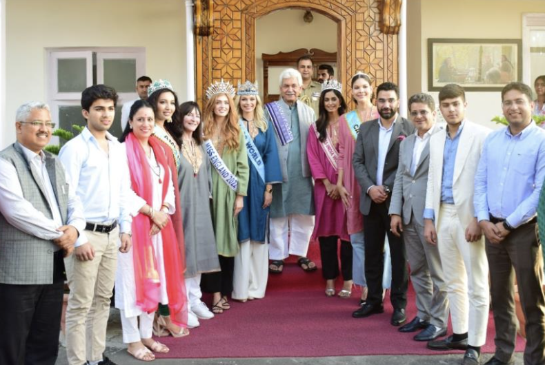 Miss World & Other international beauty pageant winners call on LG