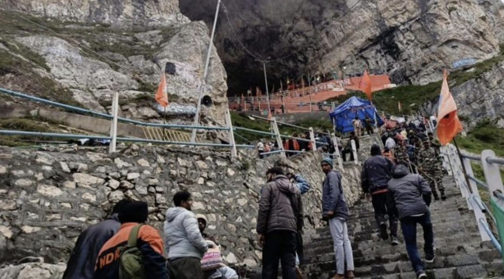 Longest ever Amarnath Yatra comes to an end with 4.70 lakh devotees giving darshan