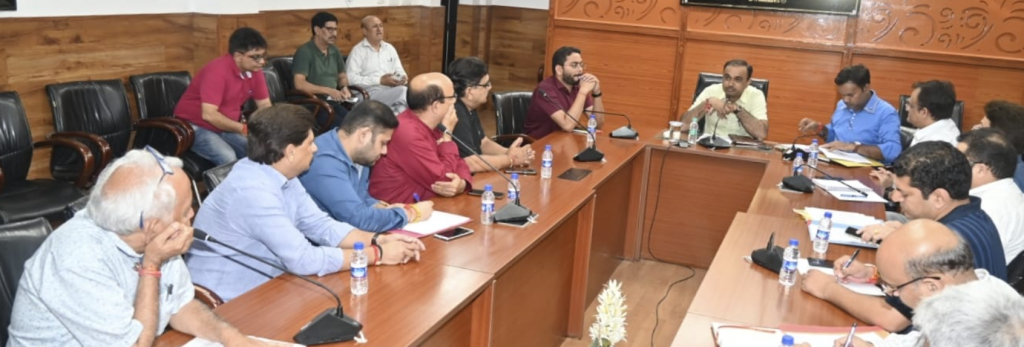 Div Com reviews renewal of Hotel Licenses