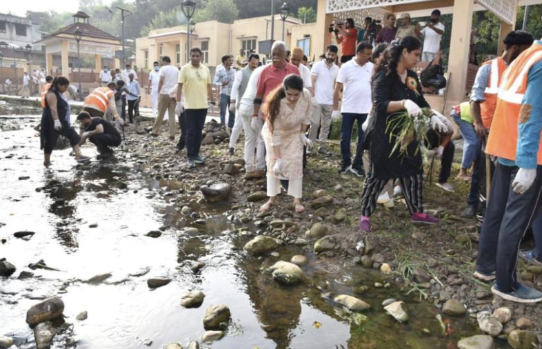 Under the Swachhta Abhiyan, the Udhampur Adm launches a massive cleanliness and sanitation campaign