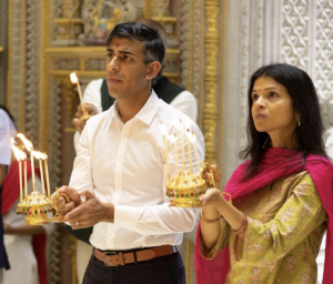 ‘Proud Hindu’ Rishi Sunak, wife Akshata Murty offer prayers at Akshardham Temple