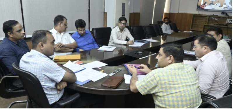 Div Com reviewed land related matters of Industries Department