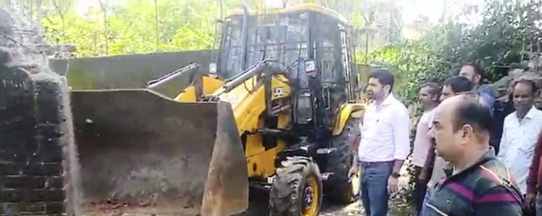 Revenue officials removed encroachment from state land in Nagrota