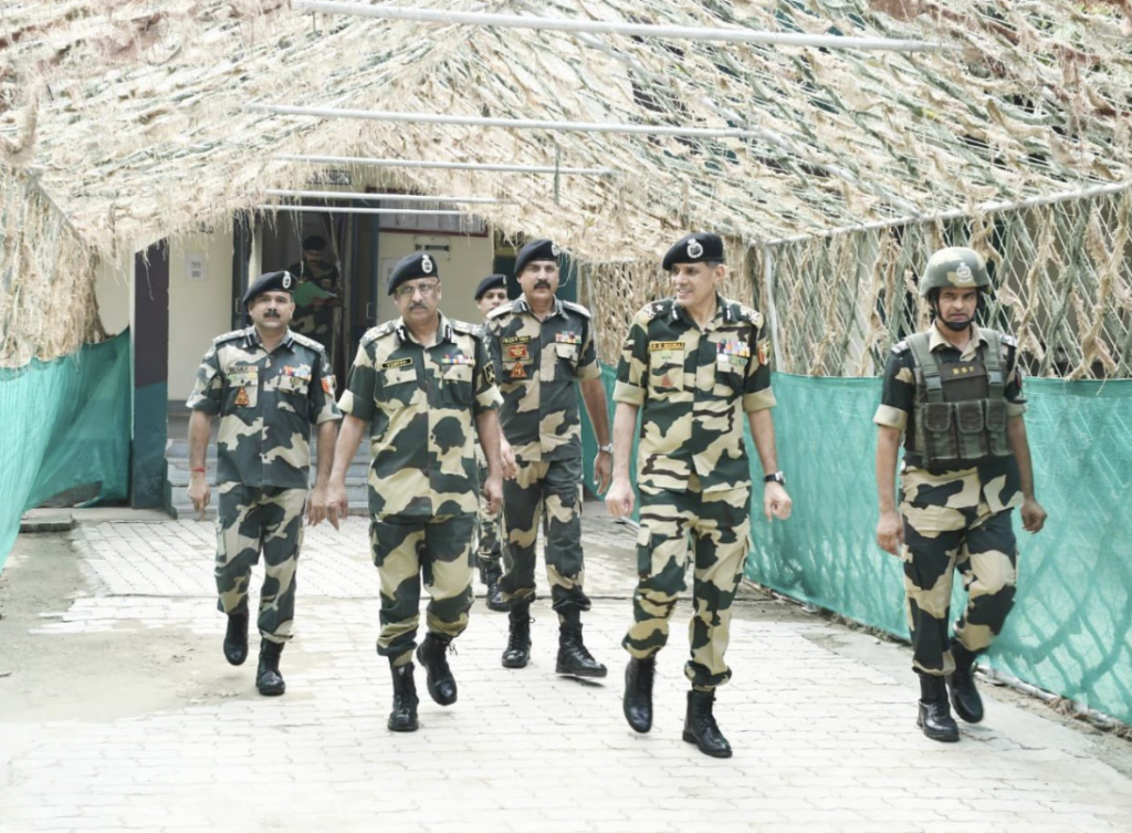 BSF SDG Visits IB in Samba and Reviews Security Measures Along IB in Jammu Frontier