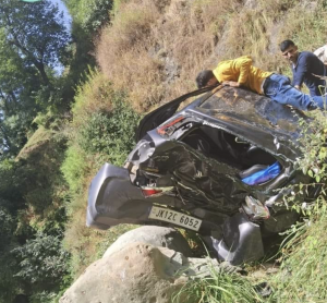 Cop among 2 killed as vehicle falls into gorge in Poonch