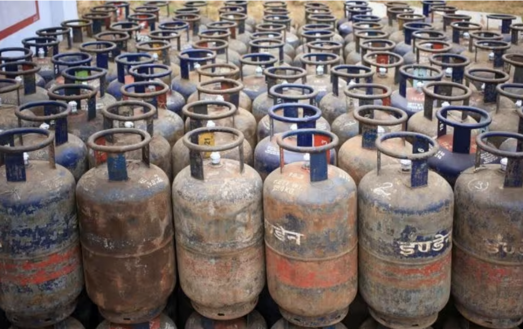 ATF price increased by 5 percent, commercial LPG by Rs 209