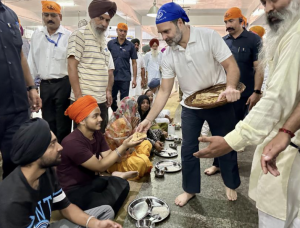 Rahul offers 'sewa' at community kitchen of Golden Temple