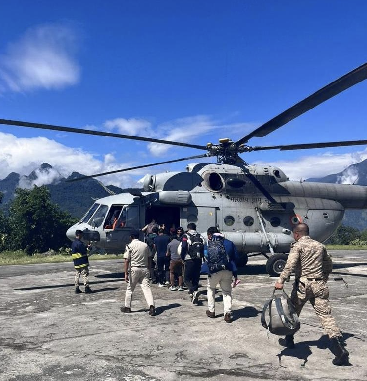 Choppers evacuate stranded tourists from North Sikkim for 2nd day