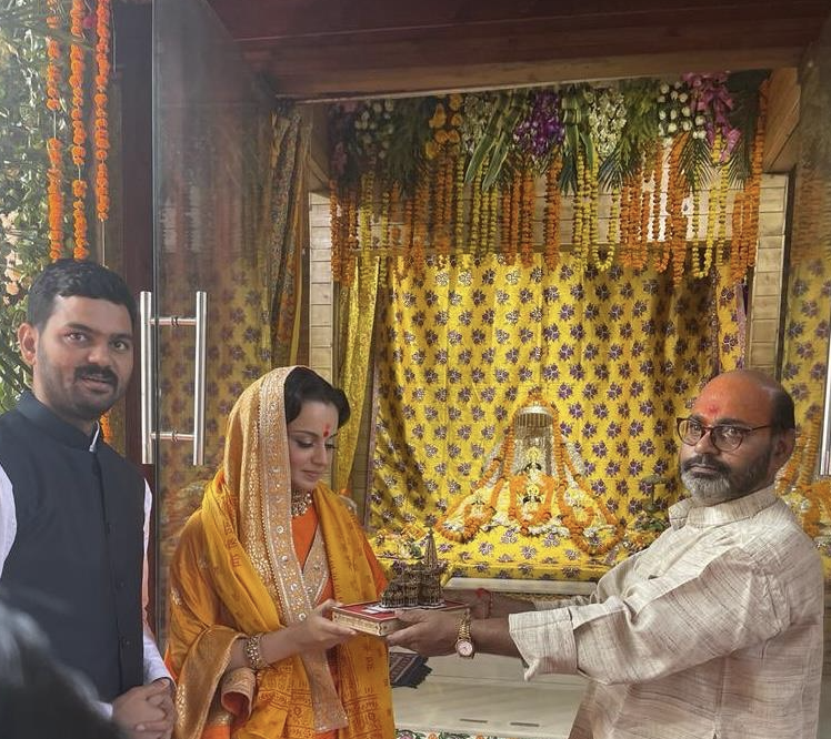 Kangana visits Ram temple in Ayodhya ahead of ‘Tejas’ release