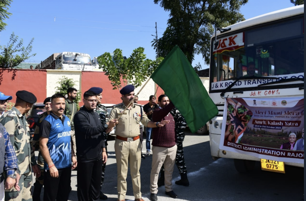 DC, SSP flag off Youth Volunteers carrying Amrit Kalash from Rajouri to Jammu