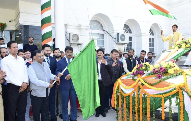 CS Dr.Mehta flags off 400 person J&K contingent of Amrit Kalash Yatra for New Delhi