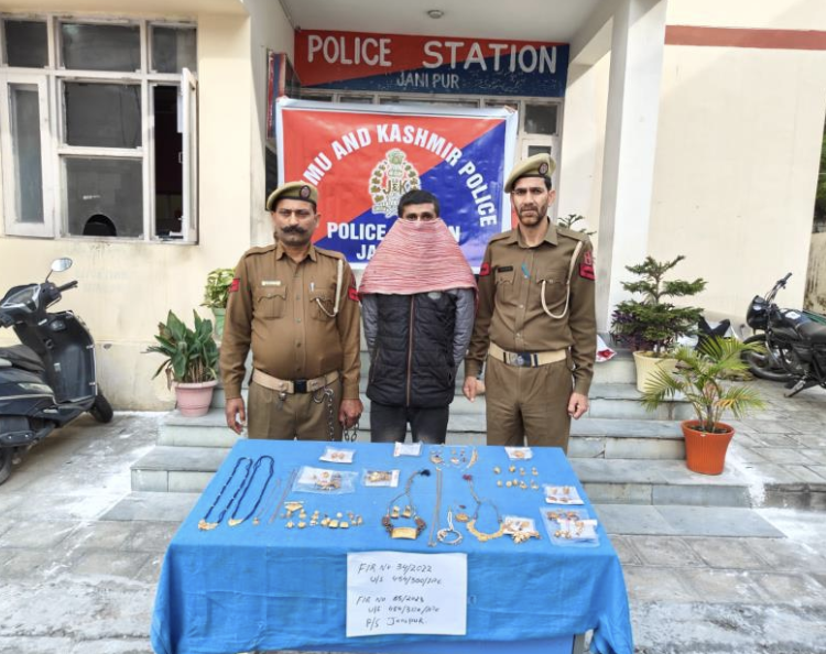 Jammu Police nab notorious thief with 40 tolas of stolen gold, cash