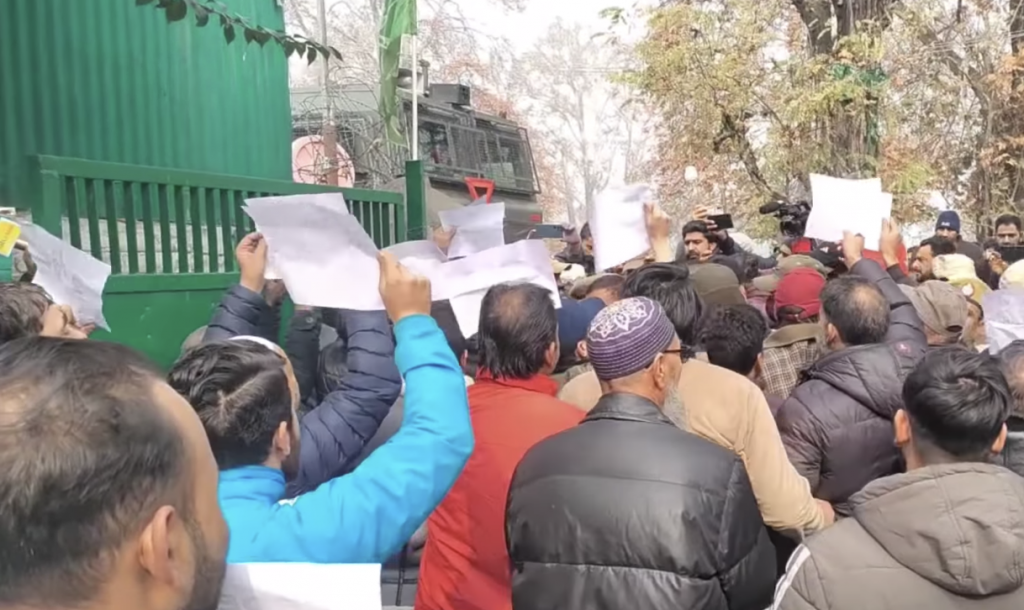 Congress, PDP Protest Against Power Crisis In Kashmir