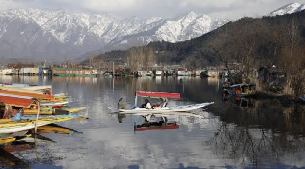 Amid dry weather, conditions, minimum temp plummets in Kashmir