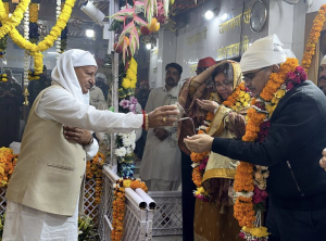 Atal Dulloo pays obeisance at Baba Ballo Devsthan Mathwar