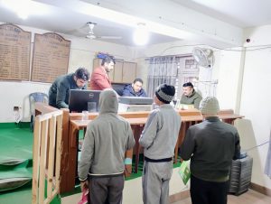 DM tours Bishnah area, listens to public grievances