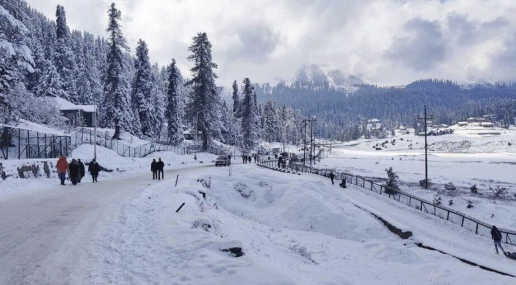 Kashmir in grip of intense cold wave