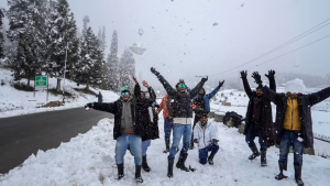 Snowfall In Kashmir Brings Cheers To Tourists, Local Players Linked With Tourism