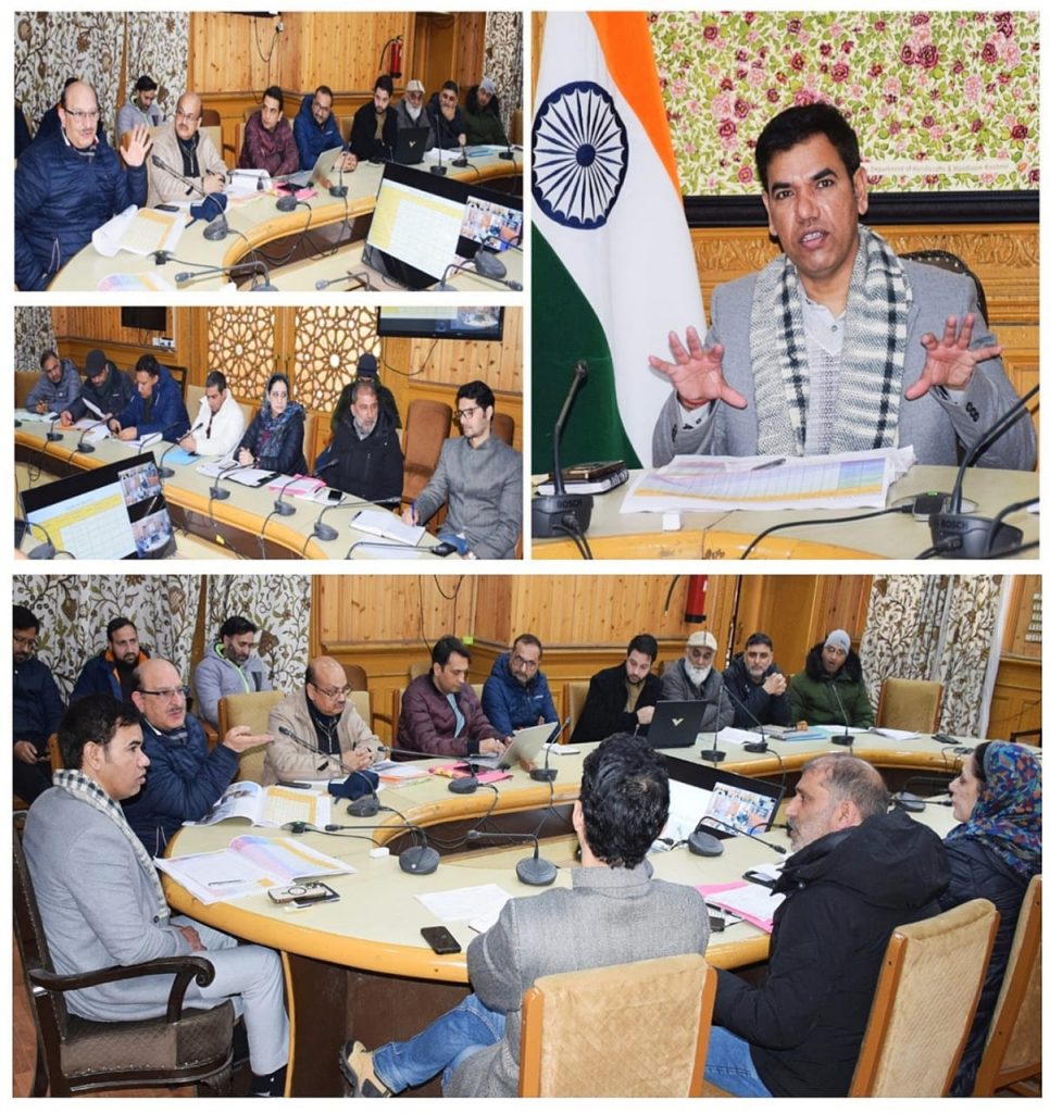 Div Com reviews post-snowfall situation in Kashmir