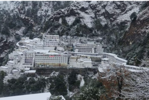 Snowfall at Vaishnodevi shrine, rains in Jammu
