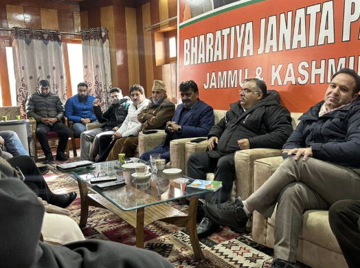 Tarun Chugh holds meeting with Kashmir province leaders, discusses upcoming LS polls
