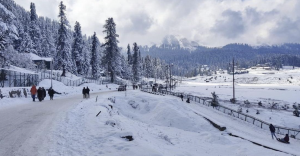 Srinagar, Other Plain Areas Receive Rains, Kashmir’s Hilly Regions Get Snowfall