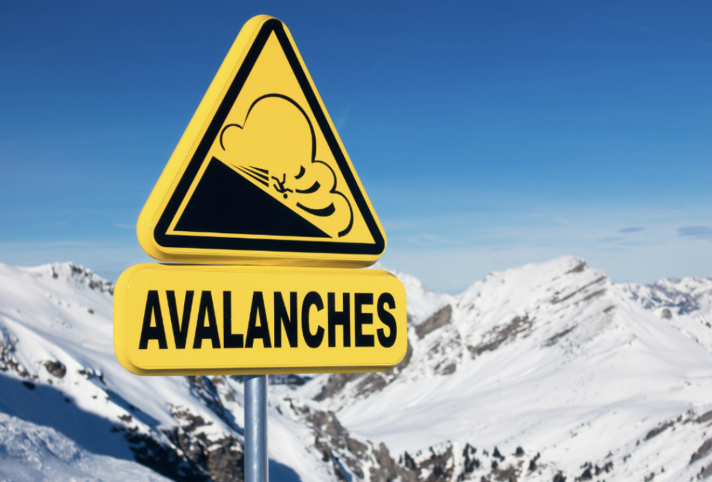 JKDMA Issues Avalanche Warning For 10 Districts In Next 24 Hours