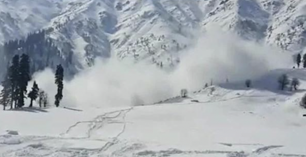 Fresh avalanche warning issued for ten districts of Jammu & Kashmir