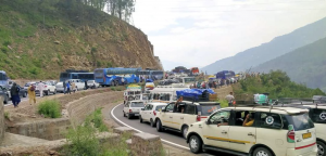Two-Way Traffic On Jammu-Srinagar Highway Resumes With Restrictions