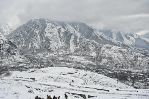 Kashmir parts receive light rains, snow; Gulmarg records low of -10°C
