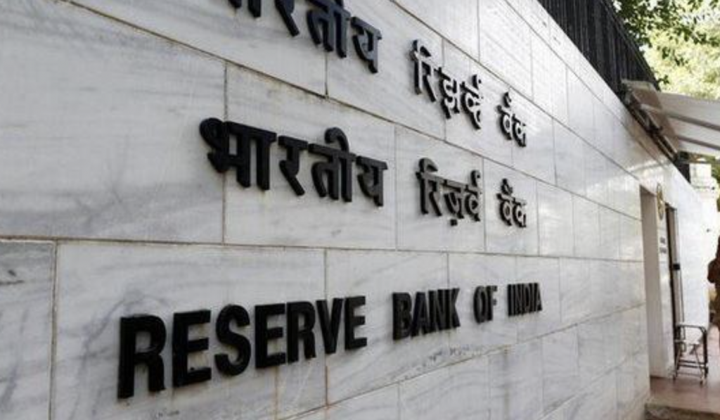 97.6 pcs of Rs 2000 banknotes returned by February 29: RBI