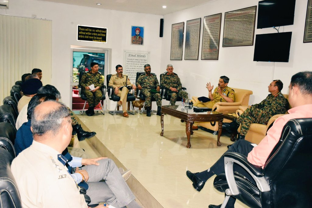 Army, Police Hold Joint Security Review Meeting In Poonch