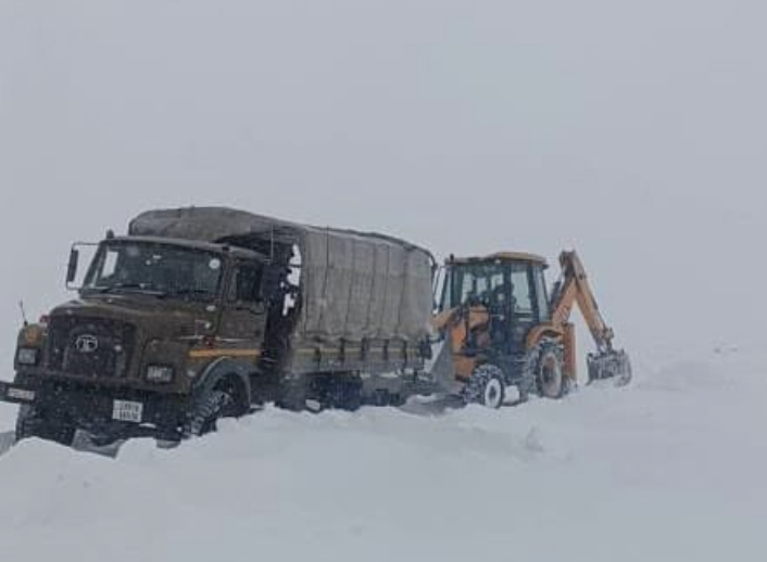 Four Stranded ITBP Vehicles Rescued In Snow-Bound Ladakh
