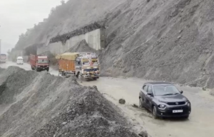 Bad weather conditions force closure of Jammu-Srinagar highway
