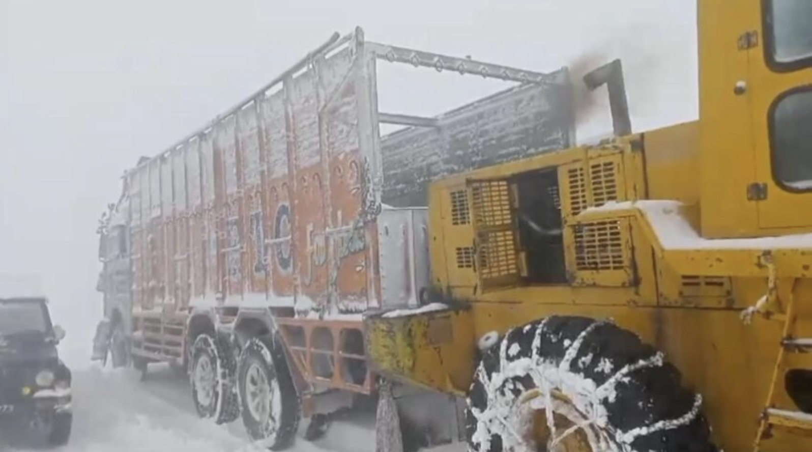 J&K: BRO rescues 35 vehicles stranded in snow at Razdan Top