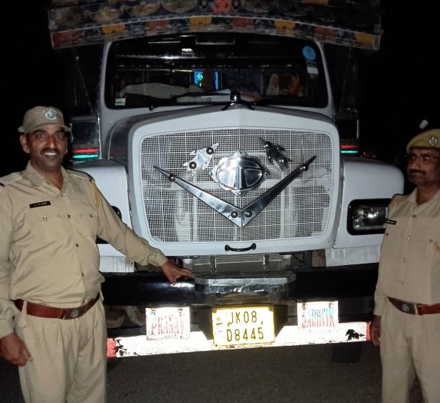 Forest team seizes truck loaded with illicit firewood in Kathua