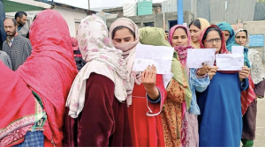 Around 15 percent voting reported till 11 am in Srinagar
