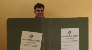 J&K BJP President Ravinder Raina casts his vote in Rajouri, says “People coming out to vote in large numbers”